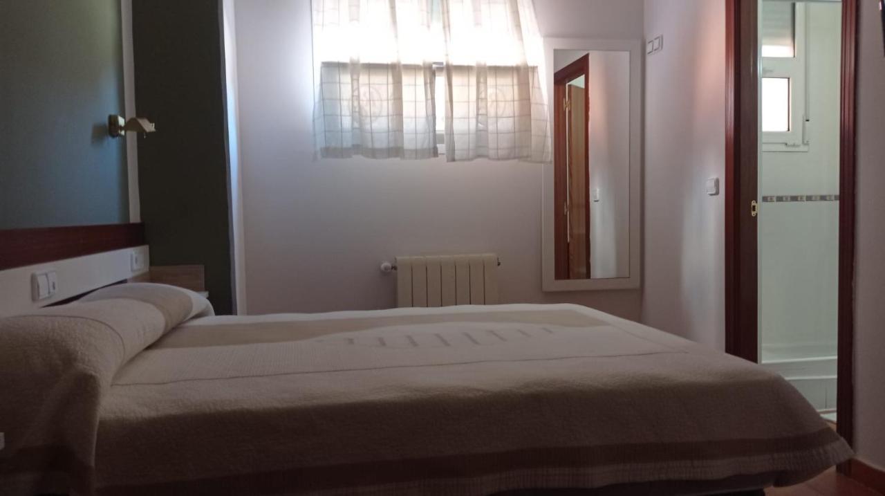 Alojamiento Numancia Pension บูร์โกส ภายนอก รูปภาพ