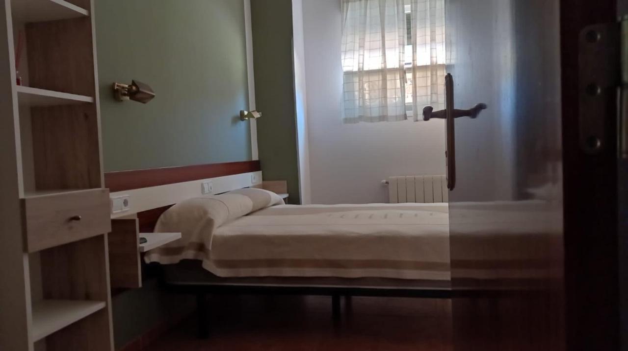 Alojamiento Numancia Pension บูร์โกส ภายนอก รูปภาพ